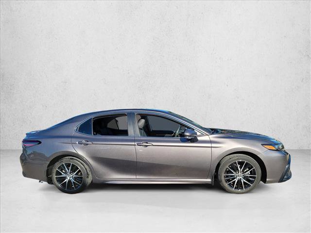 Used 2024 Toyota Camry SE image 4