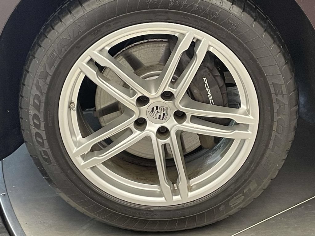 Certified 2023 Porsche Macan AWD/4WD image 11