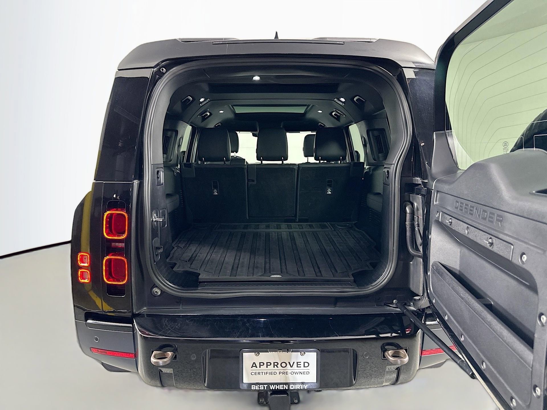 Certified 2023 Land Rover Defender 130 SE image 25