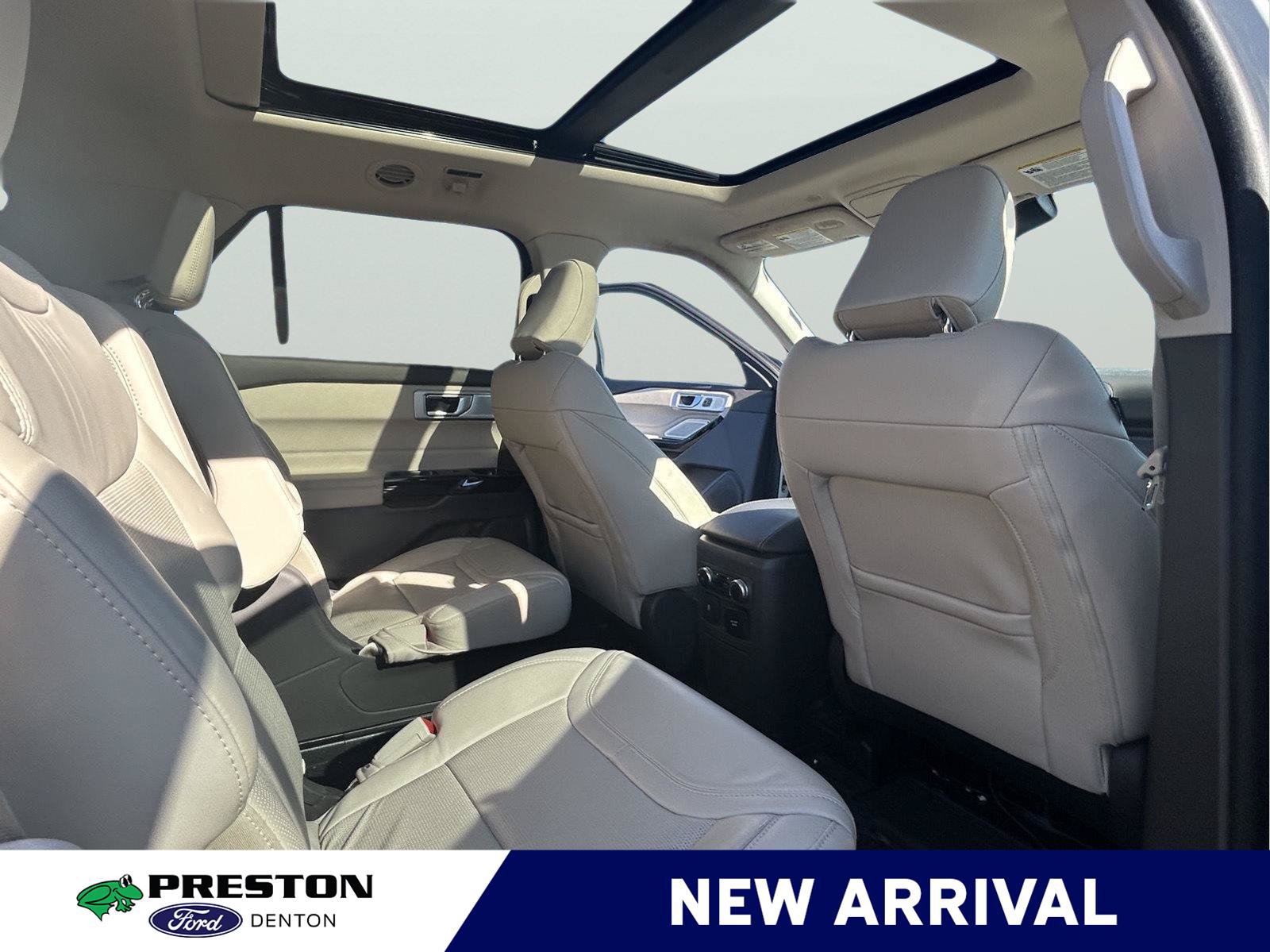 Used 2023 Ford Explorer Platinum w/ Technology Package AWD/4WD image 14