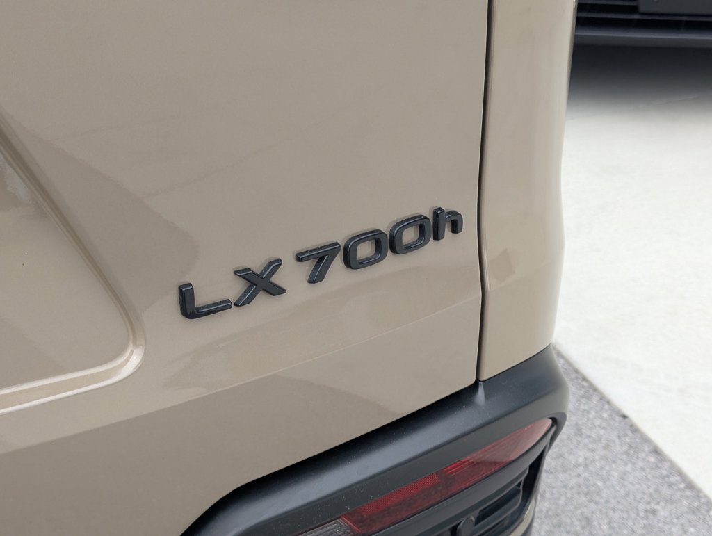 Used 2025 Lexus LX 700h Overtrail AWD/4WD image 23