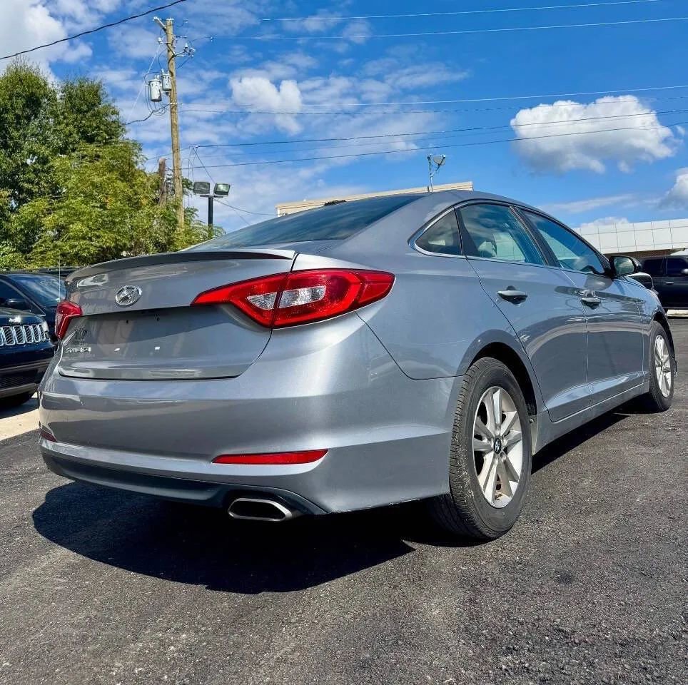 Used 2016 Hyundai Sonata SE image 2