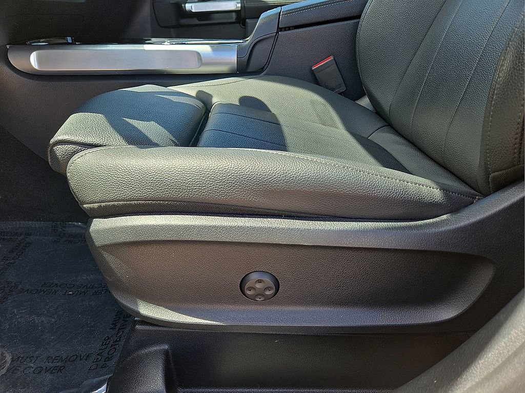 Used 2025 Mercedes-Benz GLB 250 4MATIC image 24