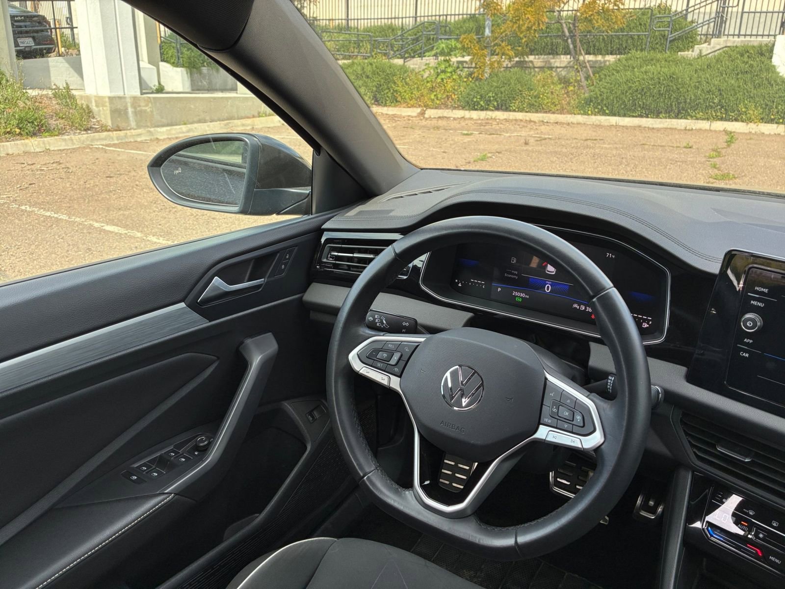 Used 2025 Volkswagen Jetta Sport image 32