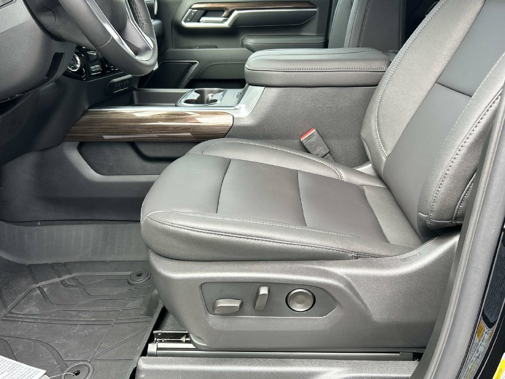 New 2026 Chevrolet Silverado 3500 LT w/ All Star Edition AWD/4WD image 16