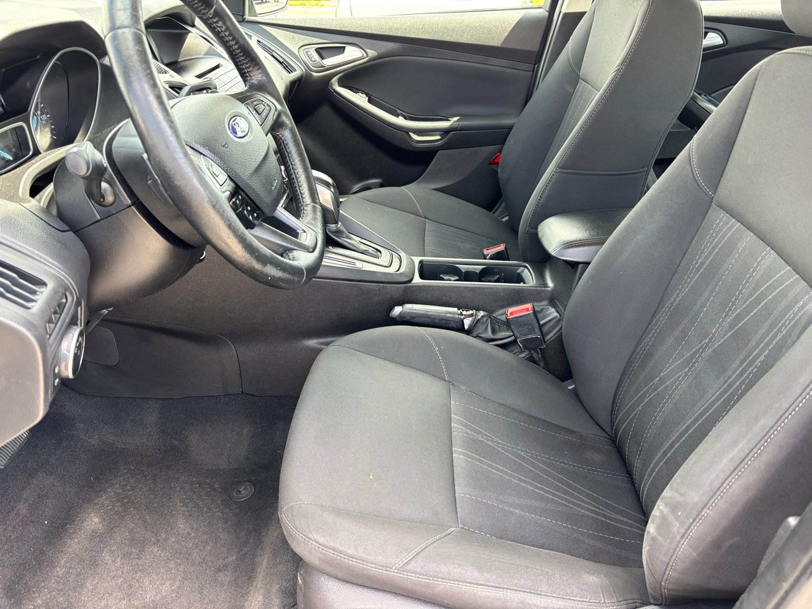 Used 2016 Ford Focus SE w/ SE Sport Package image 17