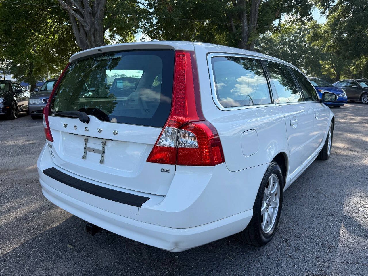 Used 2008 Volvo V70 FWD image 6