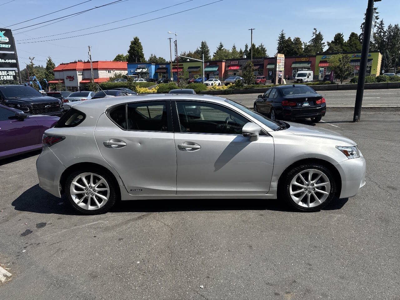 Used 2011 Lexus CT 200h Premium w/ Leather Pkg FWD image 9