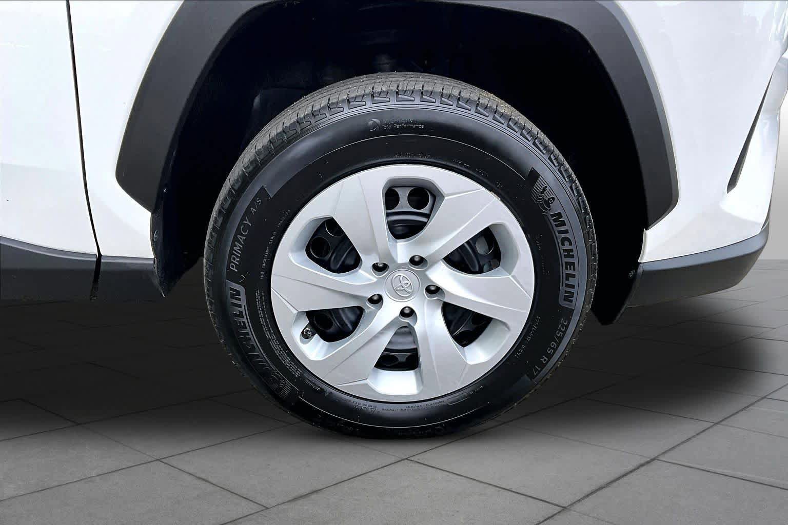 Certified 2023 Toyota RAV4 LE AWD/4WD image 11
