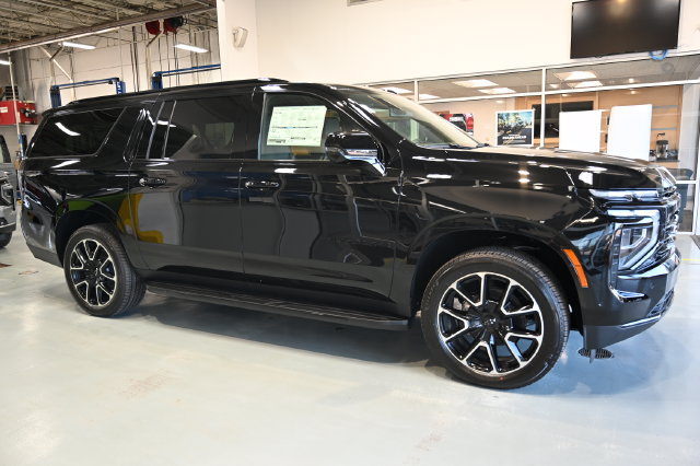 New 2026 Chevrolet Suburban RST w/ RST Capability Package AWD/4WD image 4