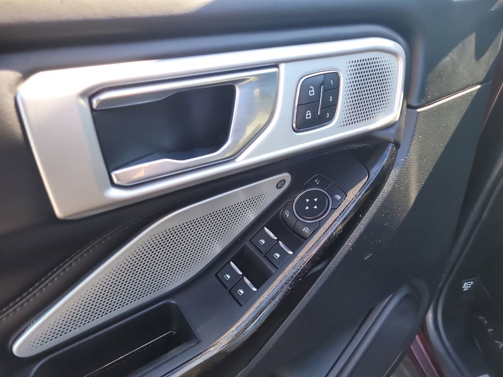 Certified 2022 Ford Explorer Platinum w/ Equipment Group 601A AWD/4WD image 18