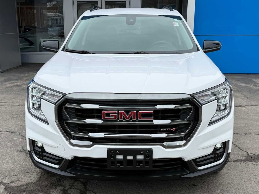 Used 2023 GMC Terrain AT4 image 2
