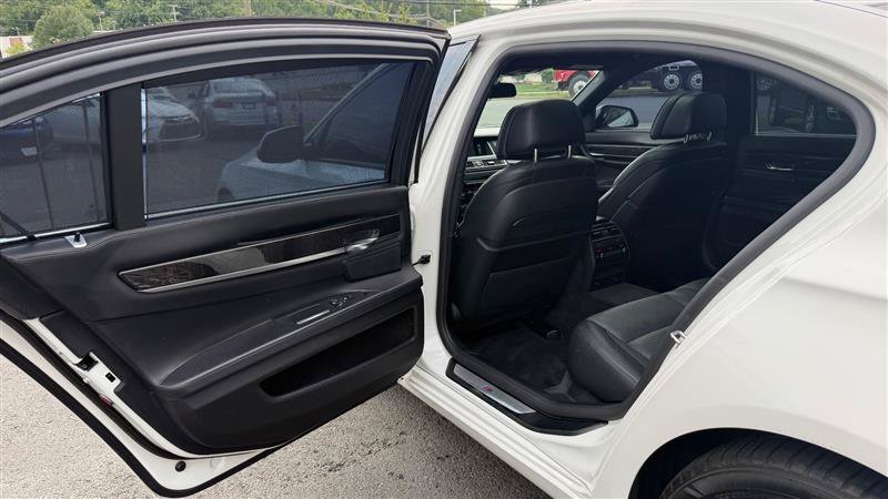 Used 2014 BMW 750Li RWD image 41