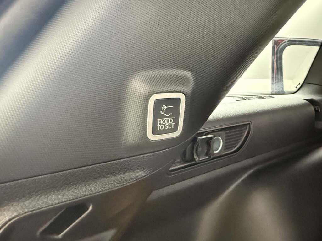 New 2025 Jeep Grand Cherokee Altitude image 24