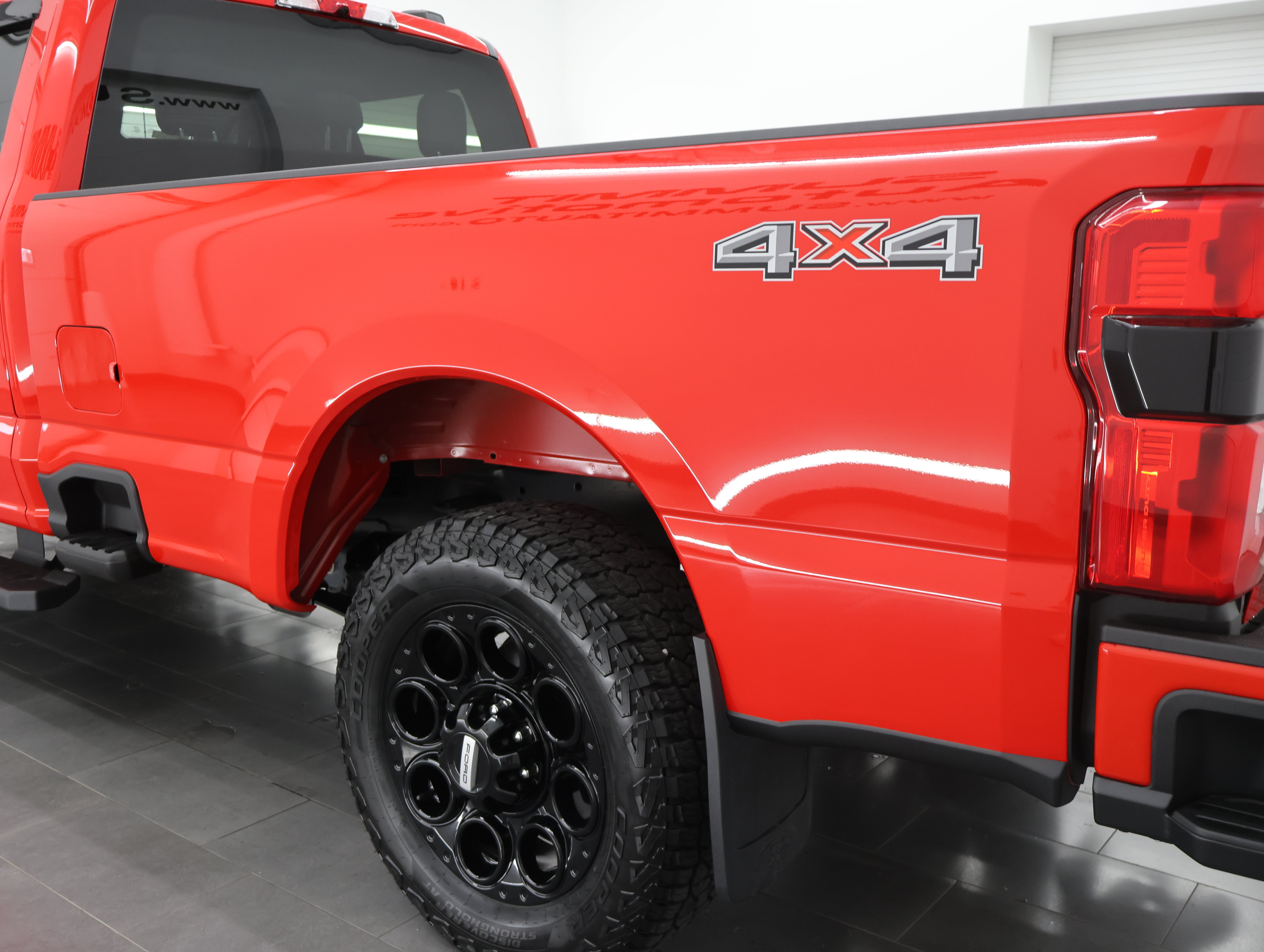 Used 2025 Ford F350 XLT w/ Black Appearance Package AWD/4WD image 33