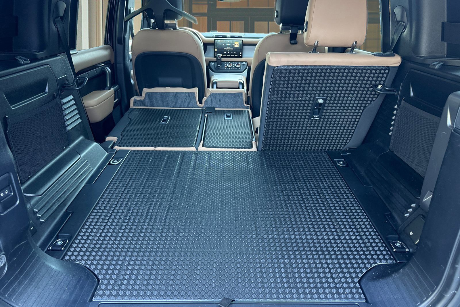 Used 2025 Land Rover Defender 110 S image 33