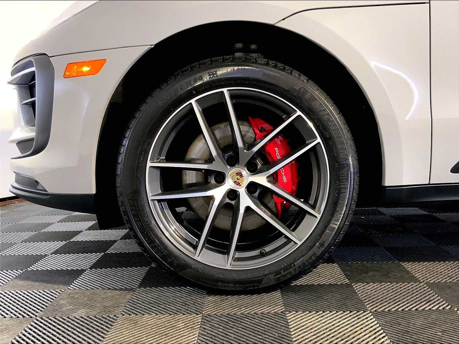 Certified 2024 Porsche Macan S AWD/4WD image 11