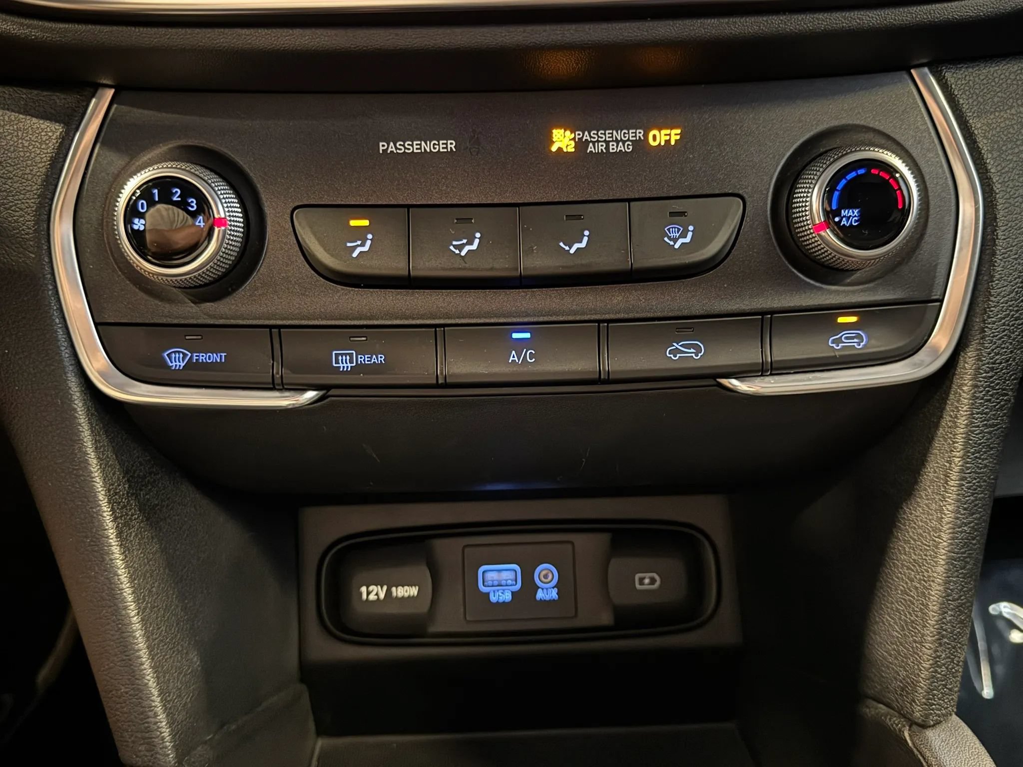Used 2019 Hyundai Santa Fe SE AWD/4WD image 17