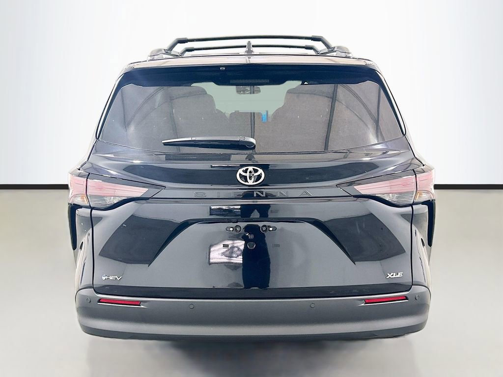 New 2026 Toyota Sienna XLE FWD image 5