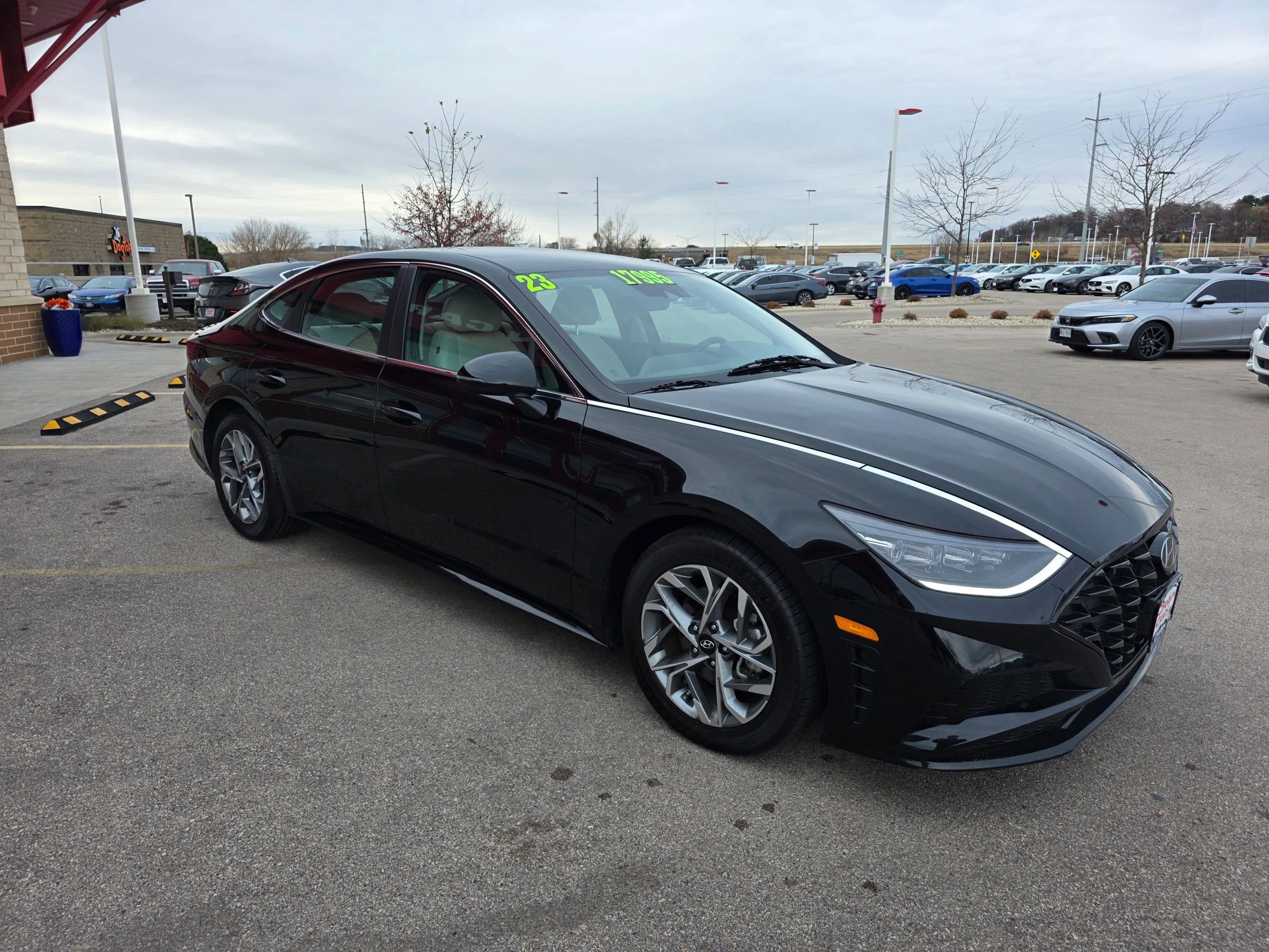 Used 2023 Hyundai Sonata SEL FWD image 3