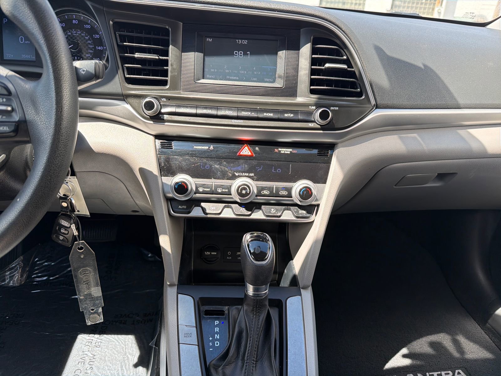 Used 2020 Hyundai Elantra SE image 25