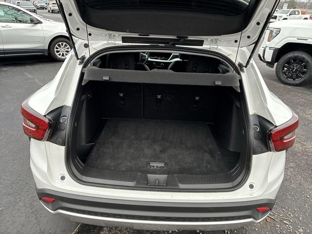Used 2025 Chevrolet Trax LT w/ LT Convenience Package image 19