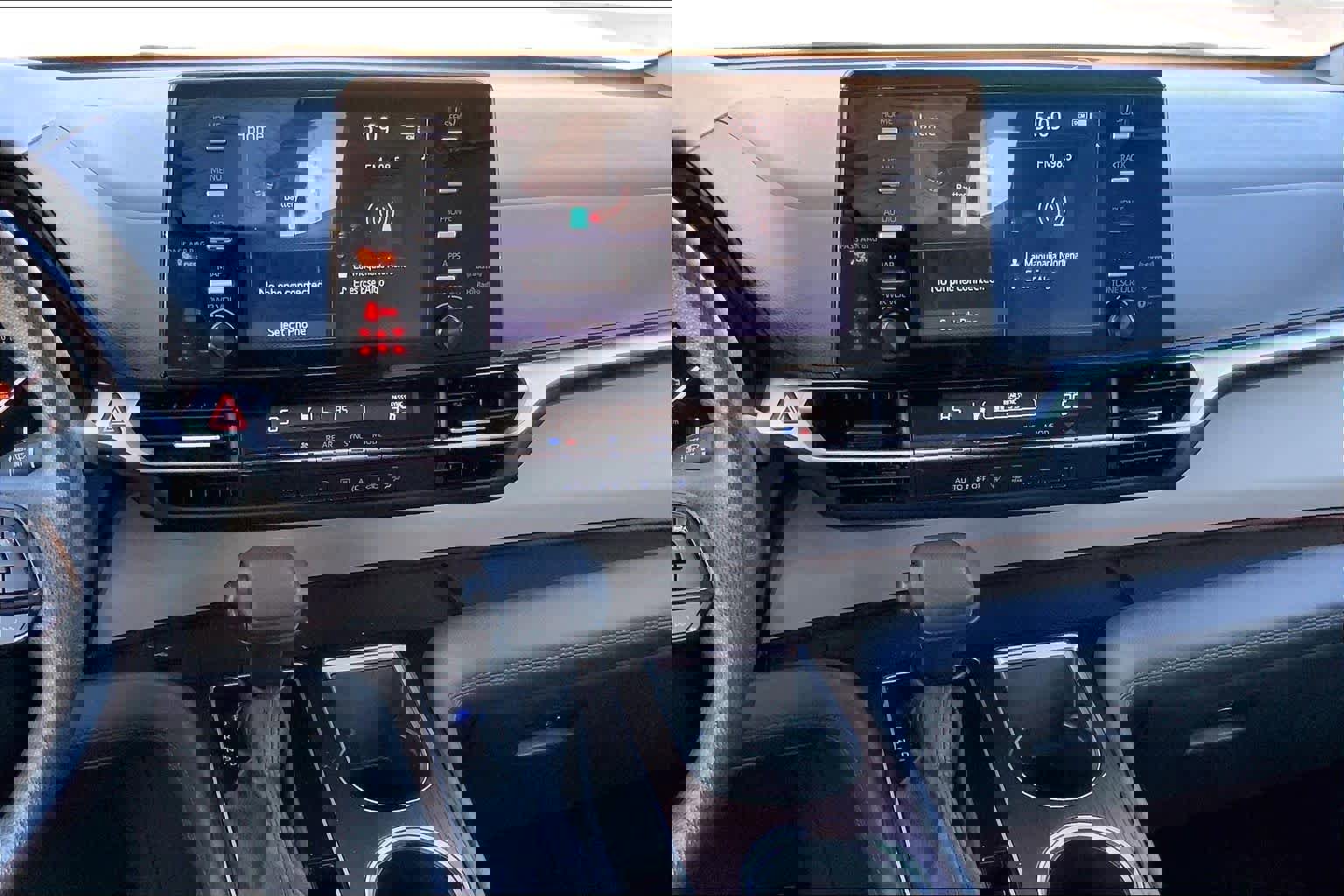 Used 2024 Toyota Sienna LE image 7