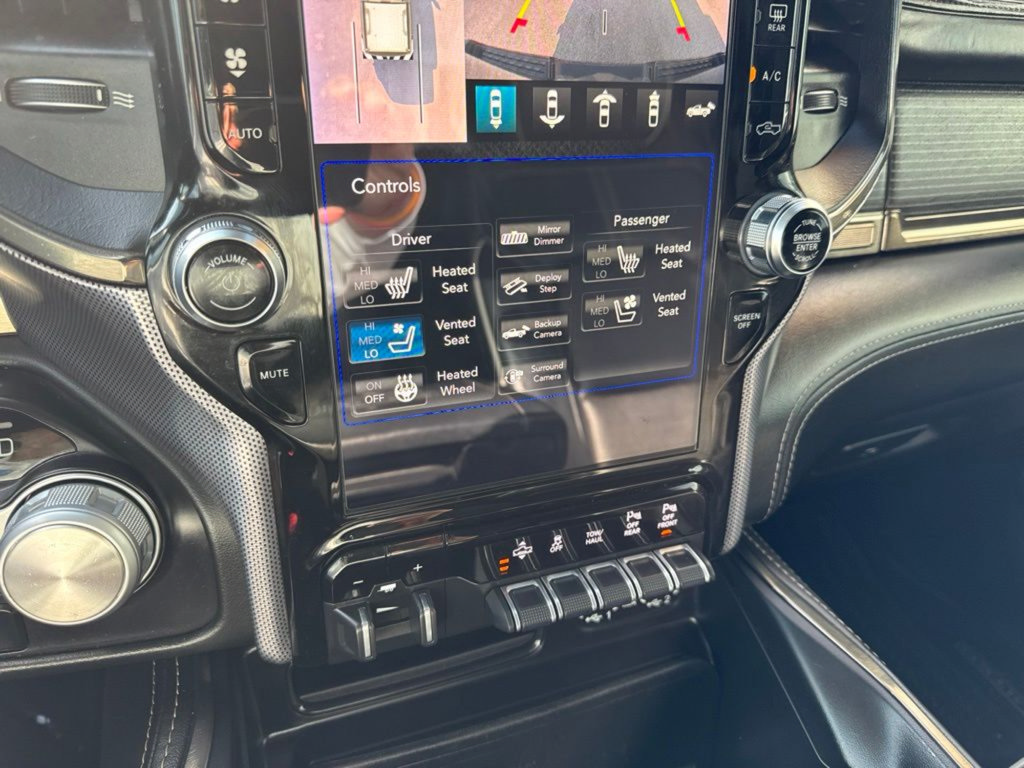 Used 2020 RAM 1500 Limited w/ Black Appearance Package AWD/4WD image 16
