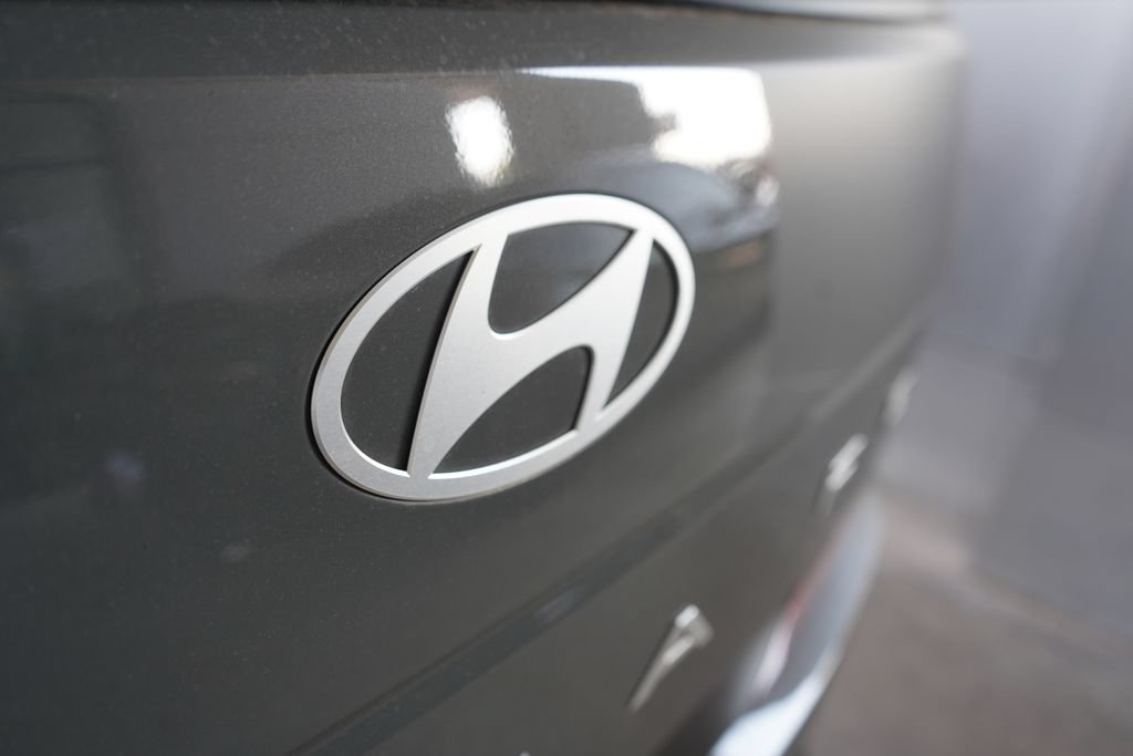 Used 2025 Hyundai Santa Fe SEL FWD image 6