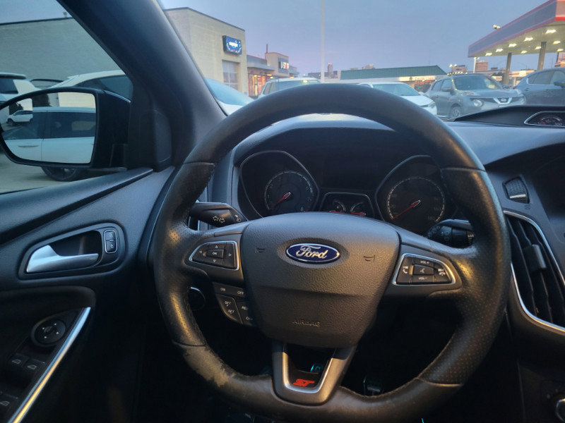 Used 2016 Ford Focus ST image 31