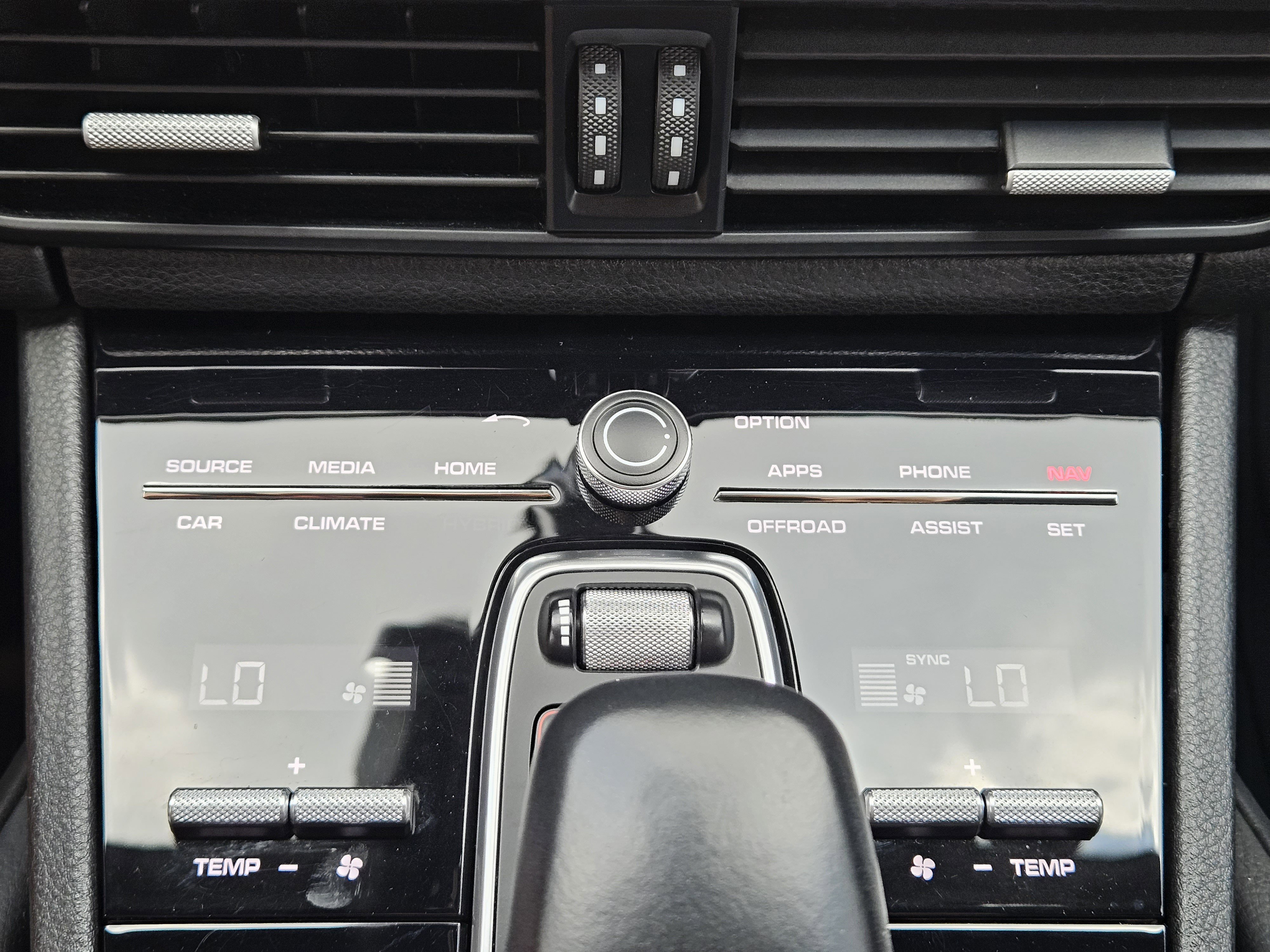 Certified 2020 Porsche Cayenne AWD/4WD image 19
