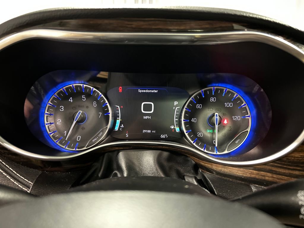 Used 2024 Chrysler Pacifica Limited FWD image 16