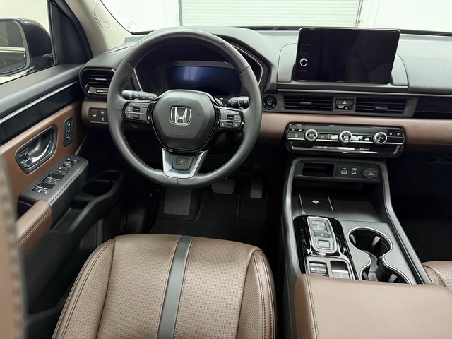 Used 2025 Honda Pilot Elite image 31