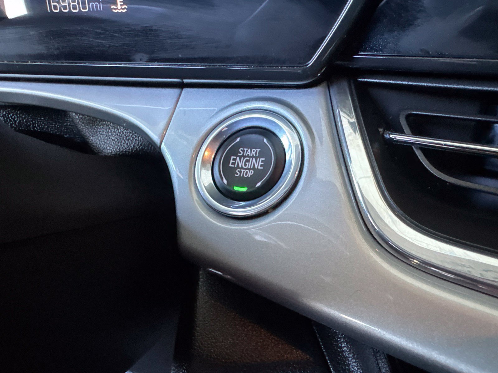Used 2025 Chevrolet Trax LT w/ Driver Confidence Package FWD image 30