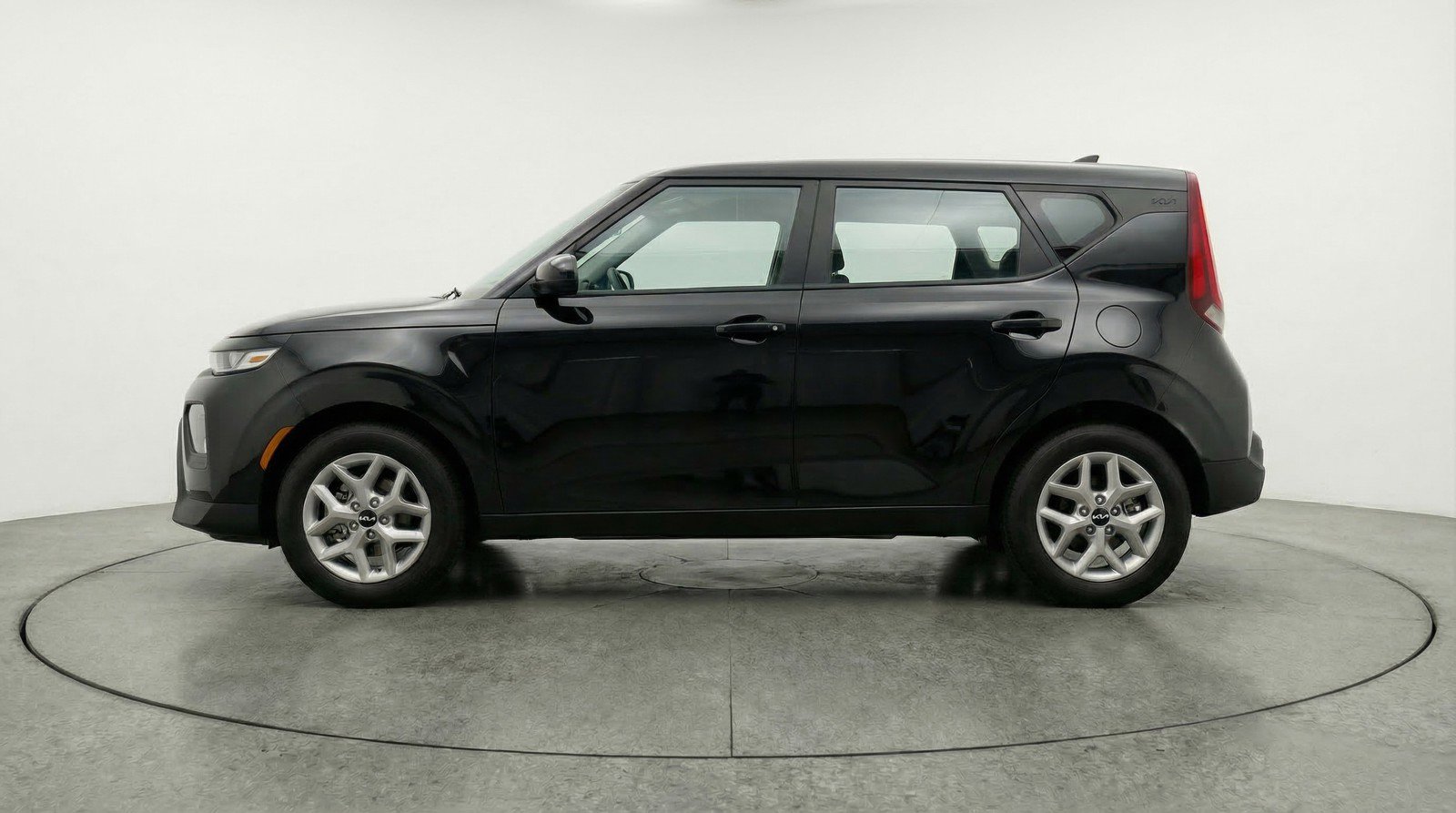 Used 2025 Kia Soul LX w/ LX Technology Package image 5