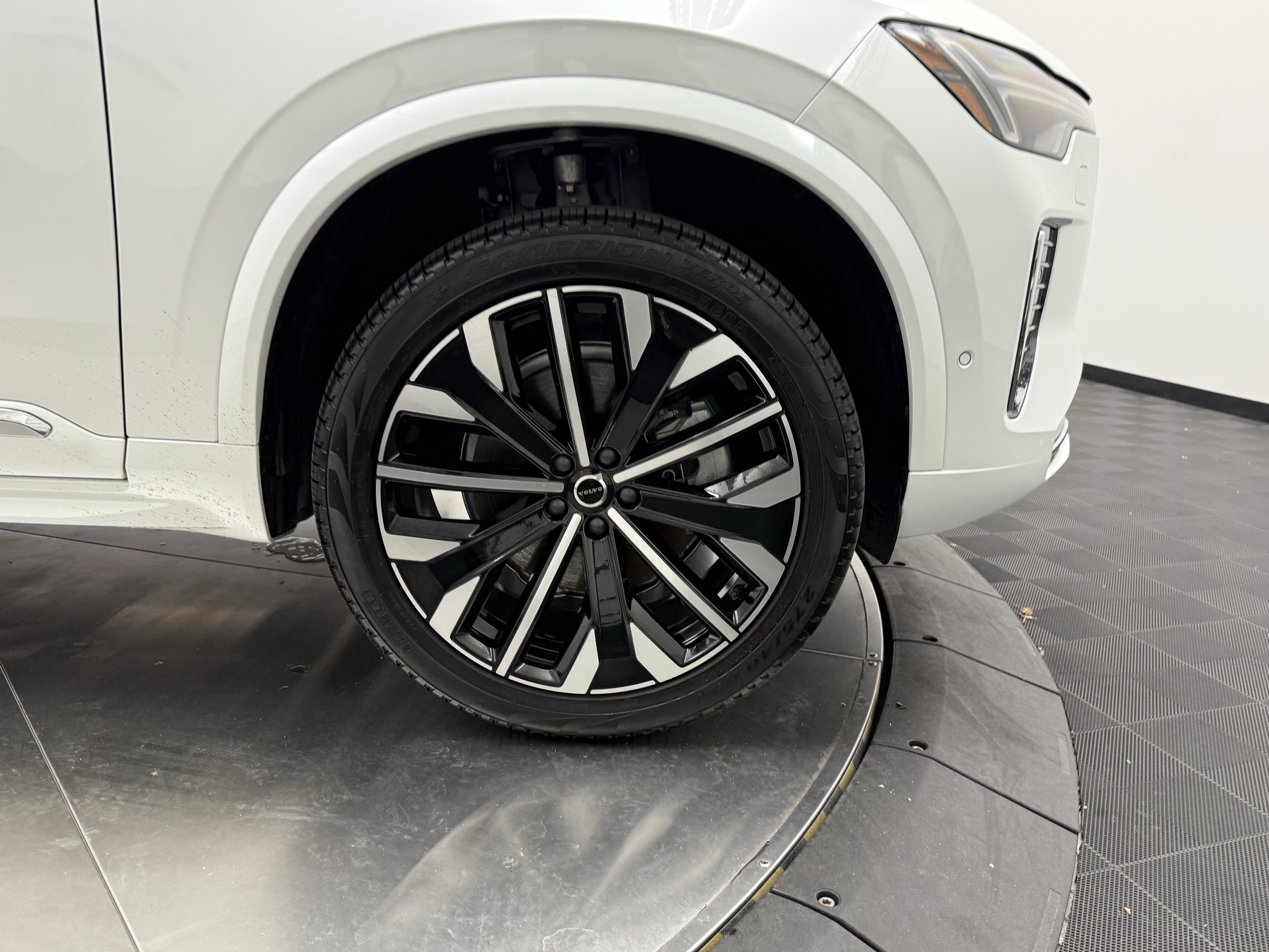 Used 2026 Volvo XC90 B6 Ultra w/ Protection Package image 10