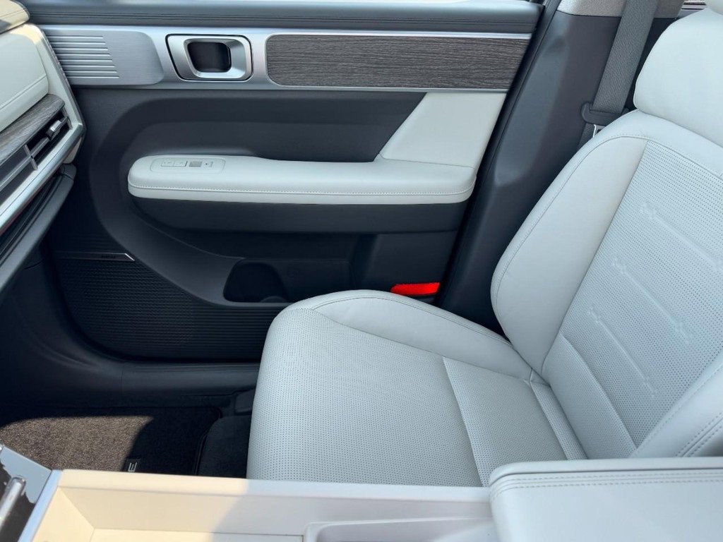 Used 2024 Hyundai Santa Fe Limited image 37