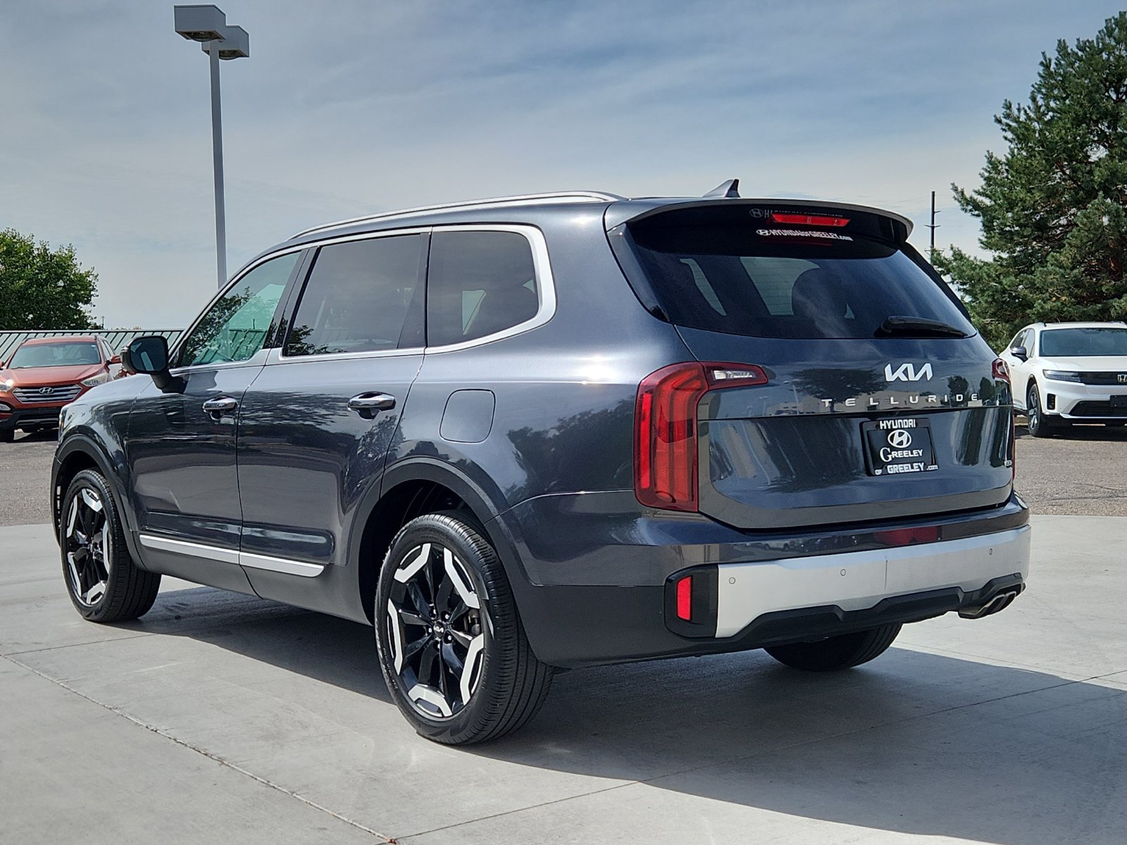 Used 2024 Kia Telluride S AWD/4WD image 3