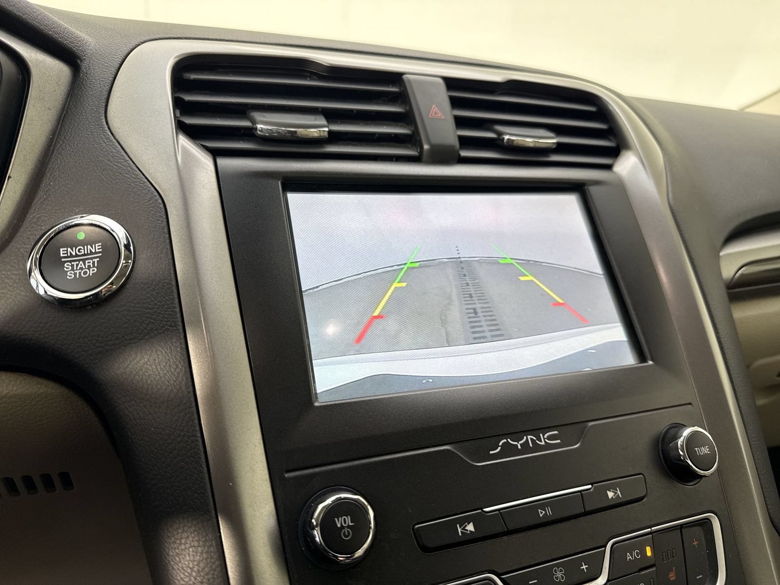 Used 2020 Ford Fusion SEL FWD image 8