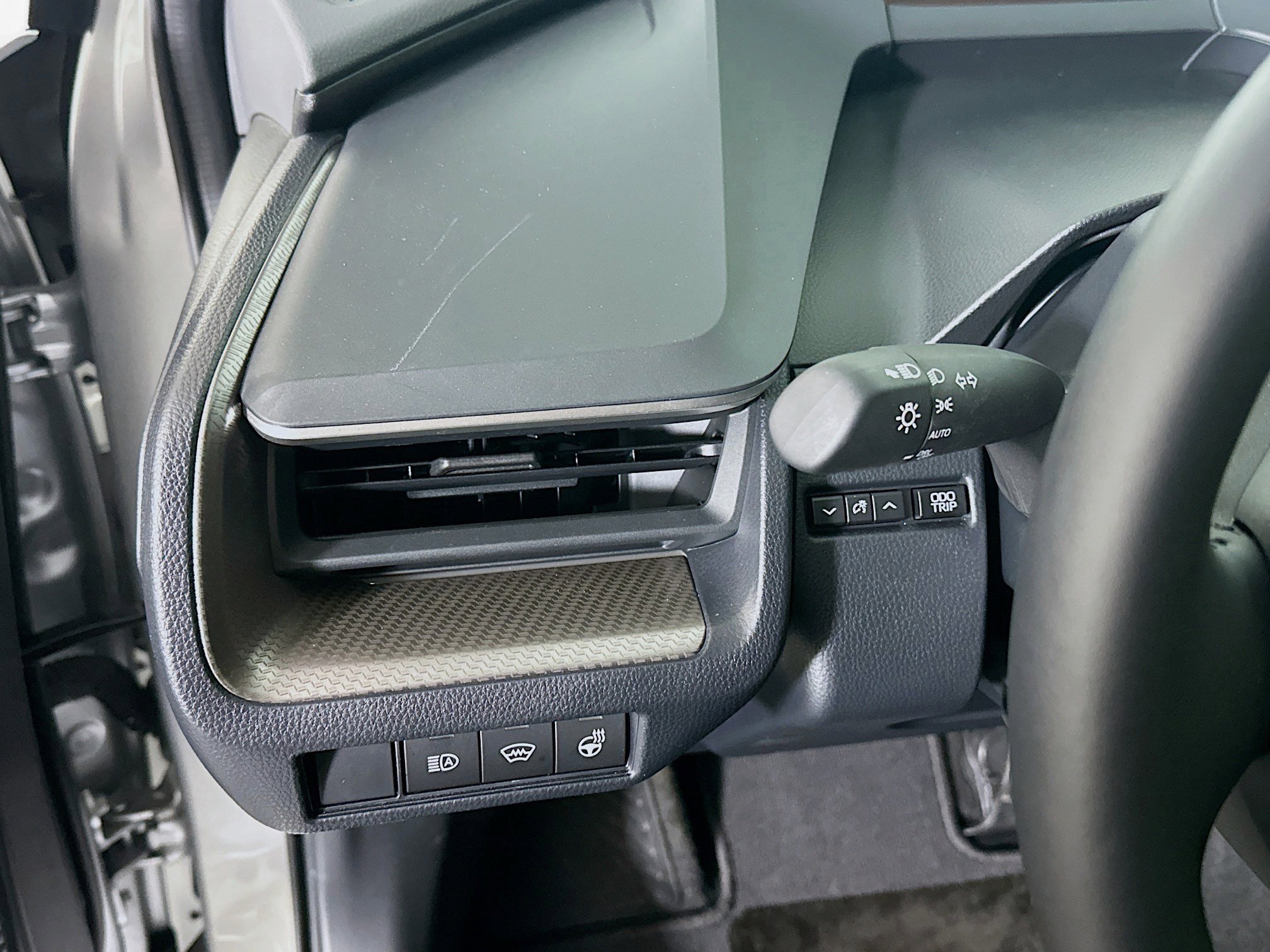 Used 2025 Toyota Prius XLE image 30