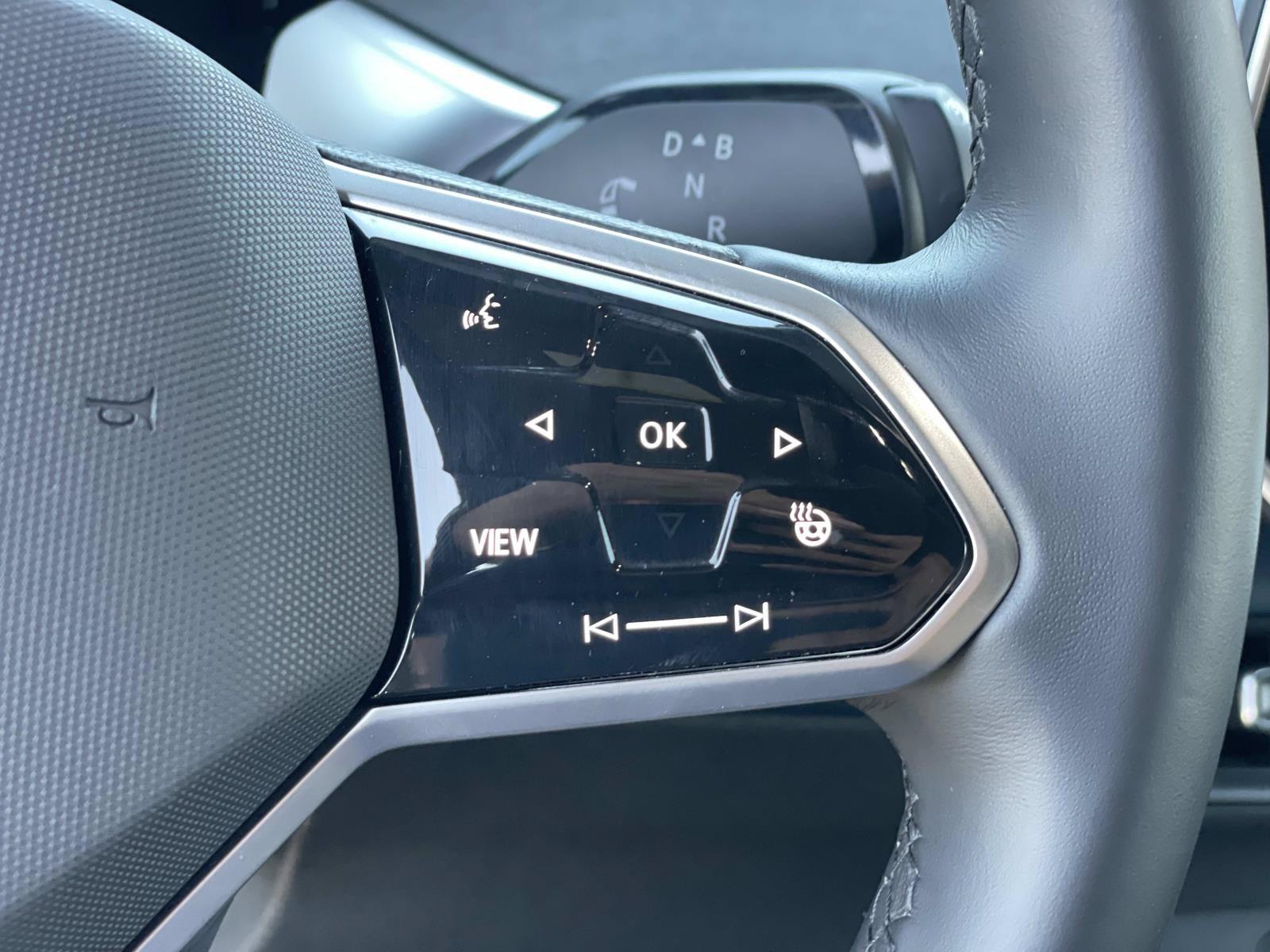 Certified 2025 Volkswagen ID. Buzz Pro S RWD image 10