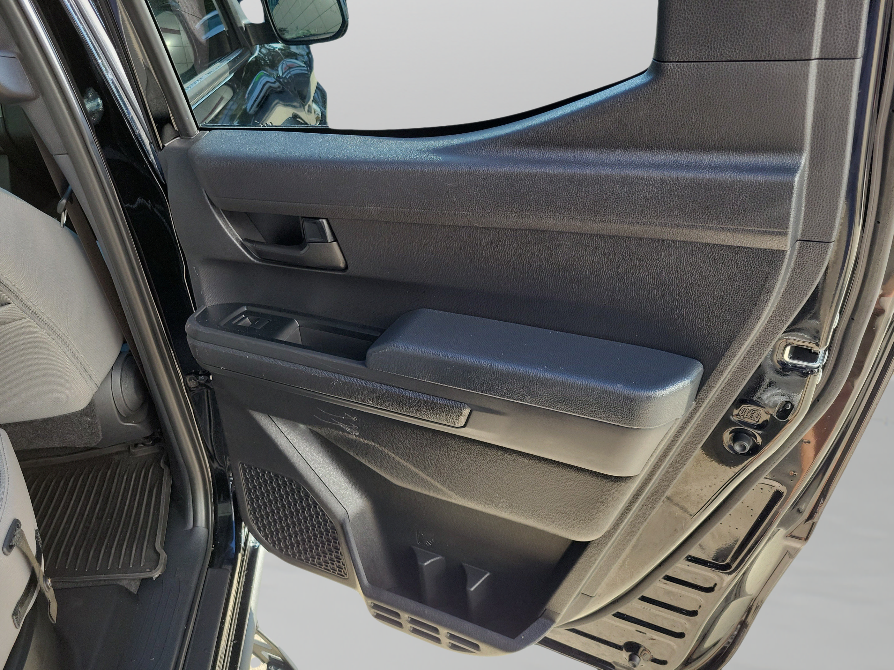 Certified 2025 Toyota Tacoma SR5 AWD/4WD image 25