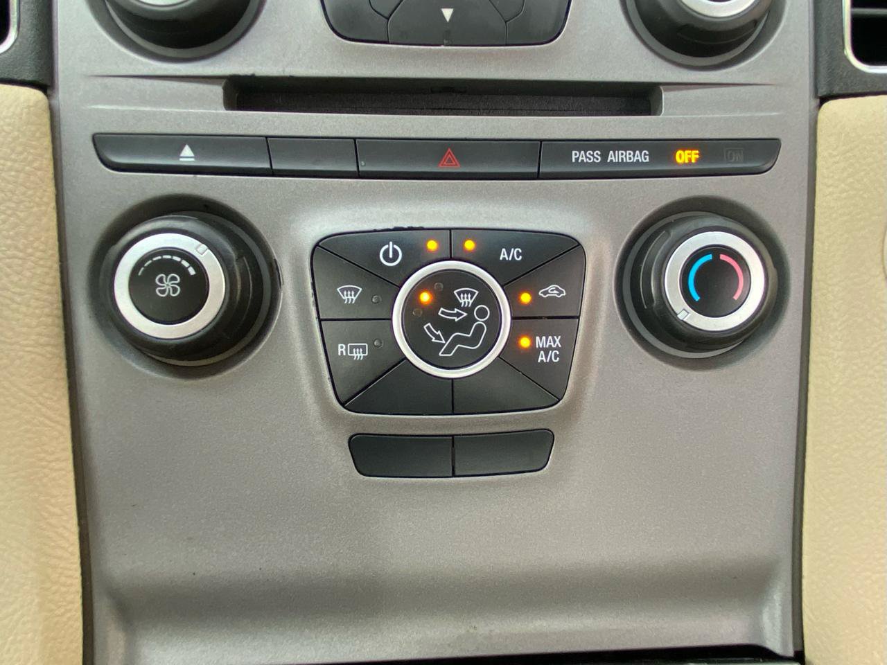 Used 2017 Ford Taurus SE FWD image 35