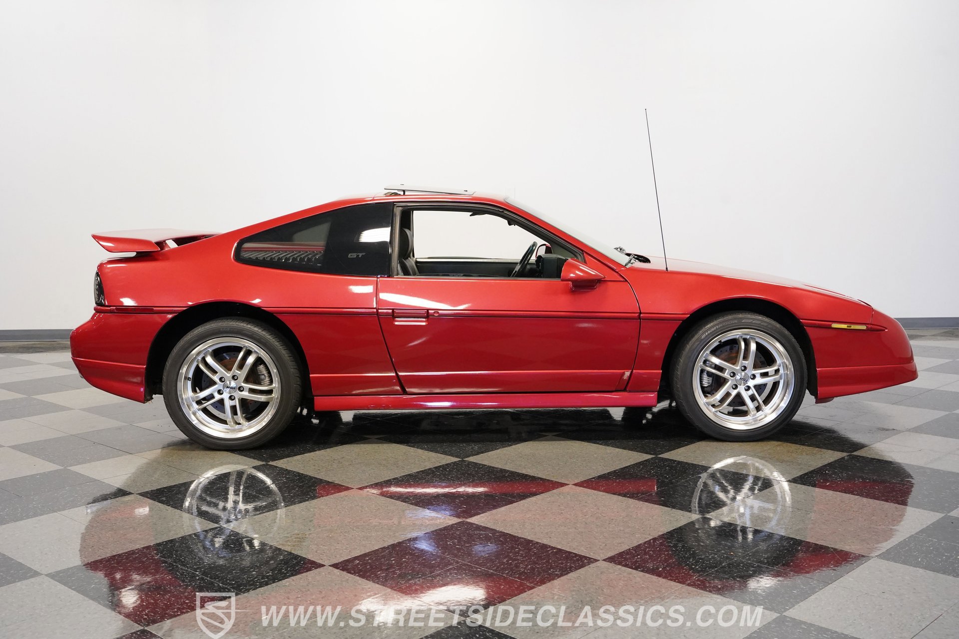 Used 1987 Pontiac Fiero GT RWD image 15