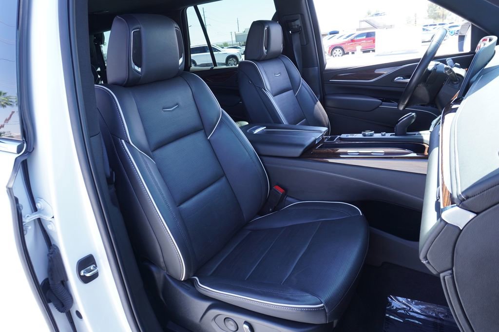 Used 2022 Cadillac Escalade Premium Luxury w/ Performance Package AWD/4WD image 13