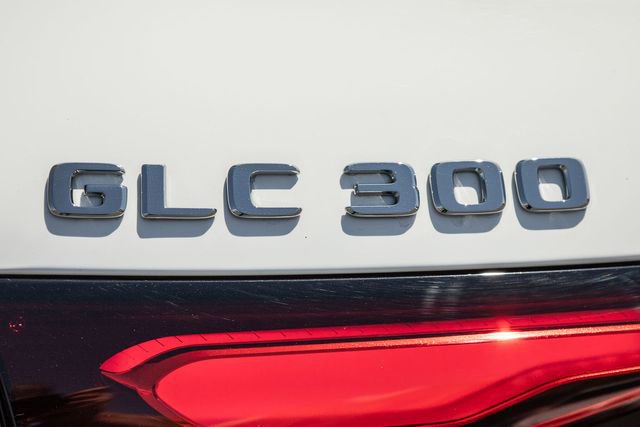 Used 2025 Mercedes-Benz GLC 300 4MATIC image 5
