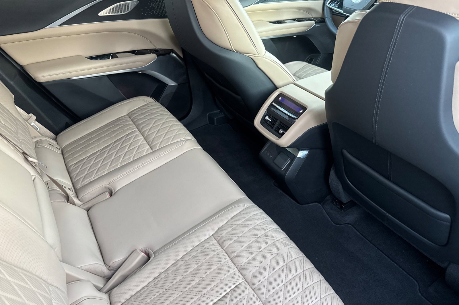 Certified 2025 Cadillac Lyriq Luxury w/ Nappa Leather Package image 17