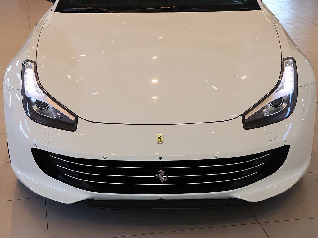 Certified 2018 Ferrari GTC4Lusso image 28