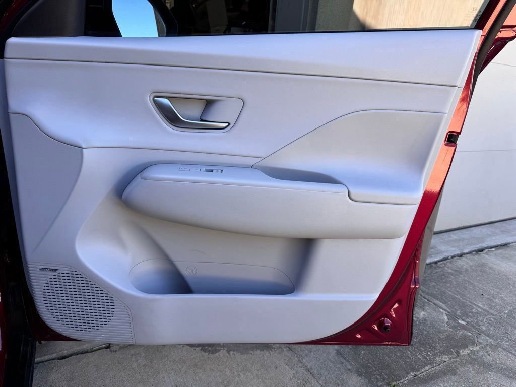 Used 2025 Hyundai Kona Limited image 23