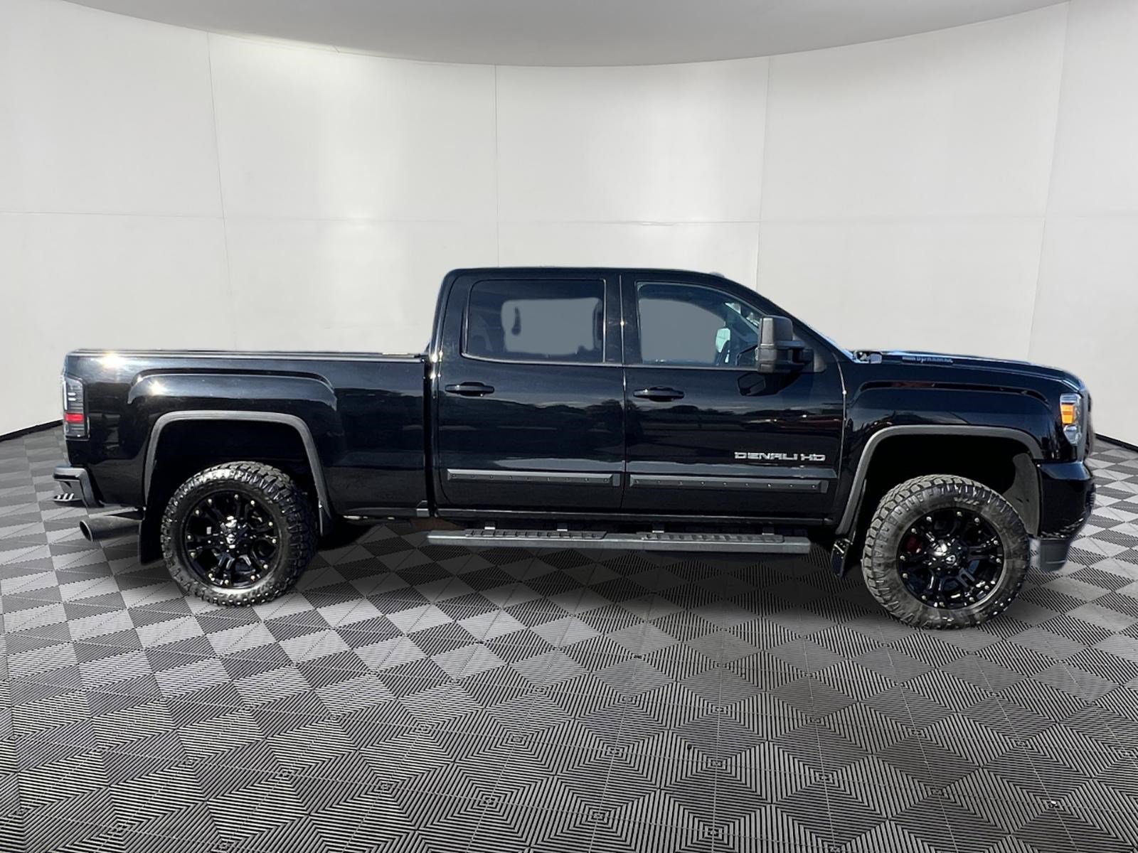 Used 2018 GMC Sierra 3500 Denali image 7